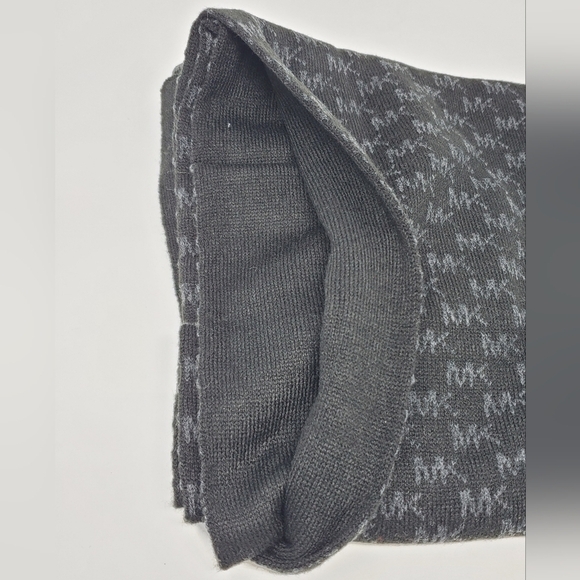 NWT MICHAEL KORS REVERSIBLE HAT & SCARF GIFT SET BLACK & GREY MK LOGO WOMEN OS - Picture 10 of 13